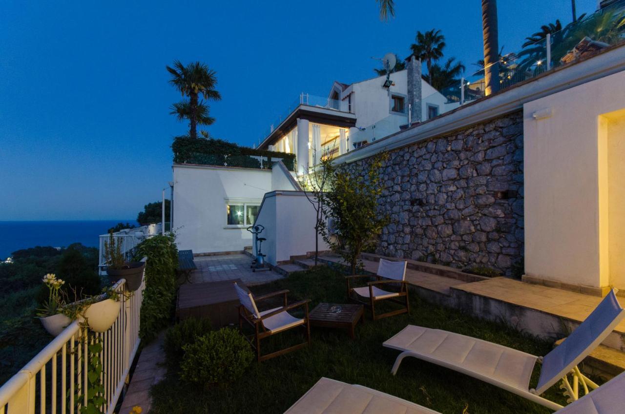 Luxury Taorum Villa With Spectacular Sea Views In تاورمينا الغرفة الصورة